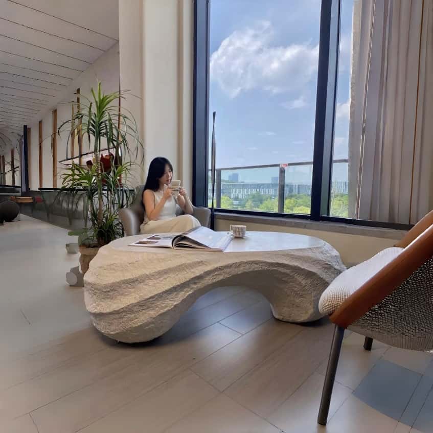 Flow Rhythm – The Coffee Table of Graceful Curves - JART TEAM